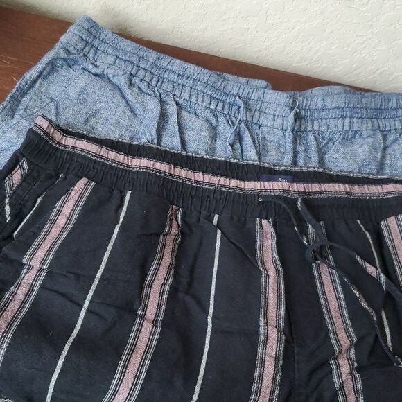 GAP Pants - Lot of 2 Gap & Old Navy Women's Casual Shorts - Plus Size XXL (2XL) 🌛